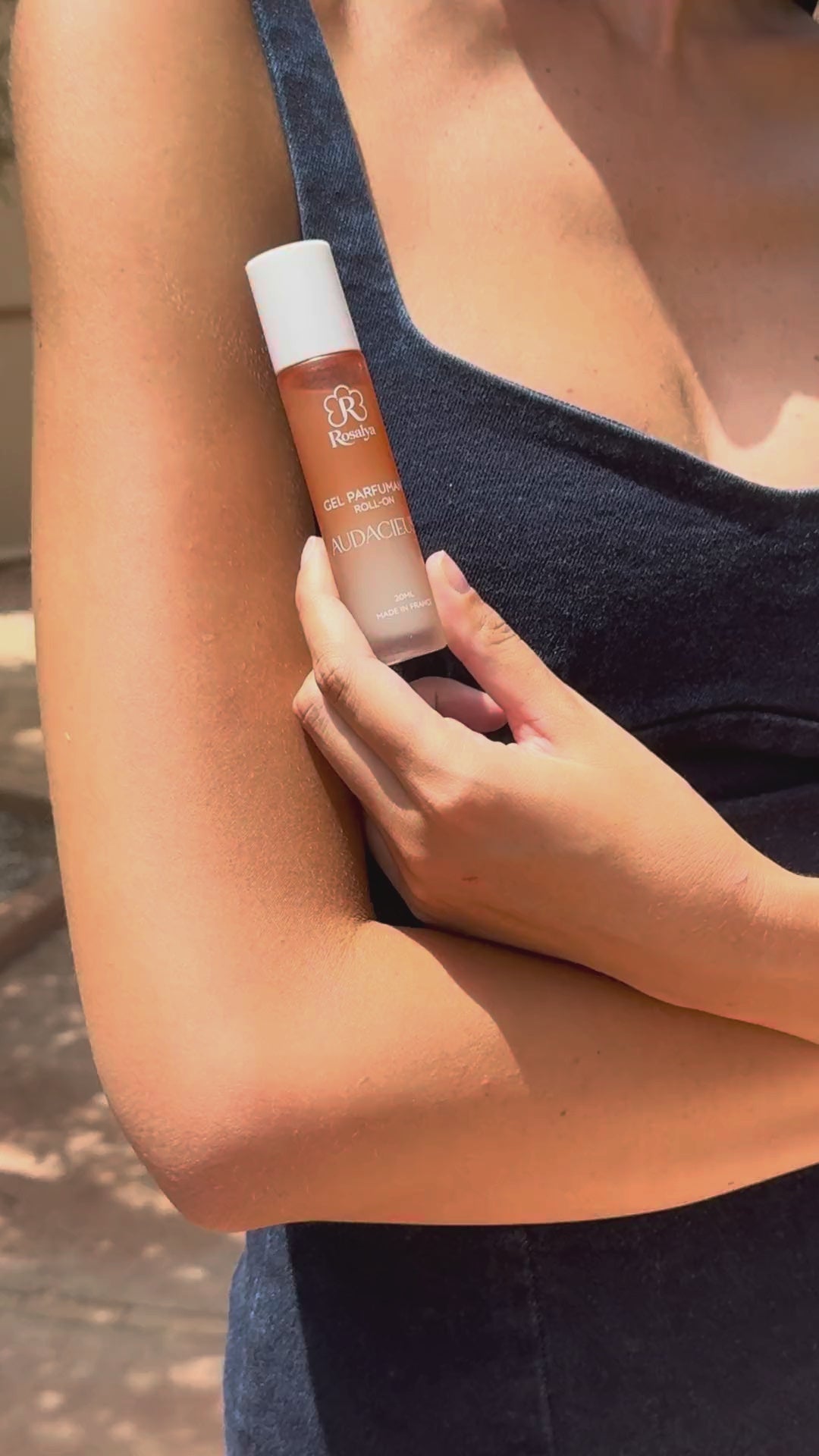 Application du gel parfumant ROSALYA