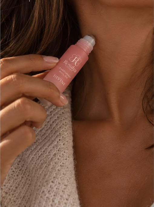 Appliquer le gel parfumant dans le cou